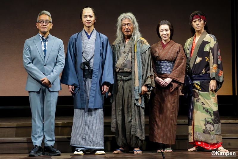 _Kanpen's tweet image. 【舞台『新 画狂人北斎』-2025-】
10月17～22日 紀伊國屋ホールを皮切りに全国で上演！
17日の初日前、ゲネプロが公開された
囲み取材には 
#西岡德馬
#雛形あきこ
#寺西拓人 （#timelesz)
#廣瀬智紀
演出の #宮本亞門 が登壇
★詳細後ほど