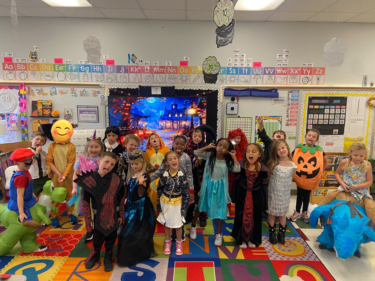 MorrisGTE's tweet photo. Halloween parade day! 🎃 https://t.co/f4kvgf8D2I