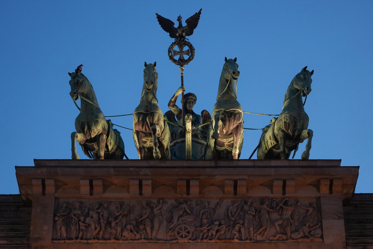 Pfalzfoto's tweet image. Die Quadriga auf dem Brandenburger Tor.

#Berlin #BrandenburgerTor #Quadriga #SiegesgöttinViktoria