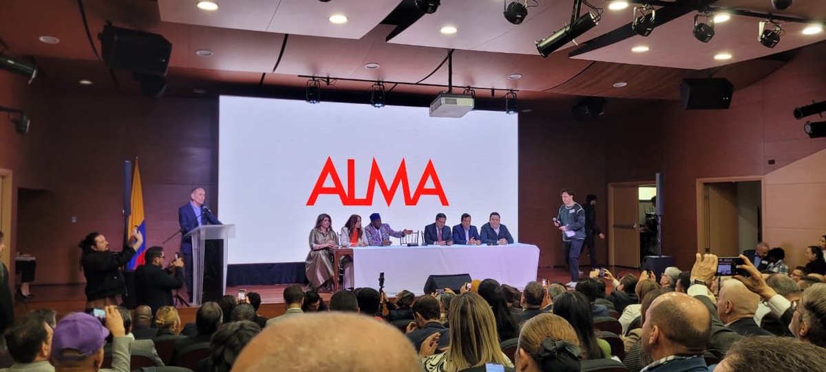 Nos unimos a ALMA, una coalición de centro que une al país desde los valores, la familia y el respeto 🤝🧡

Creemos en una #política con propósito, cercana y profundamente humana.
#GenteEnMovimiento 💛🇨🇴