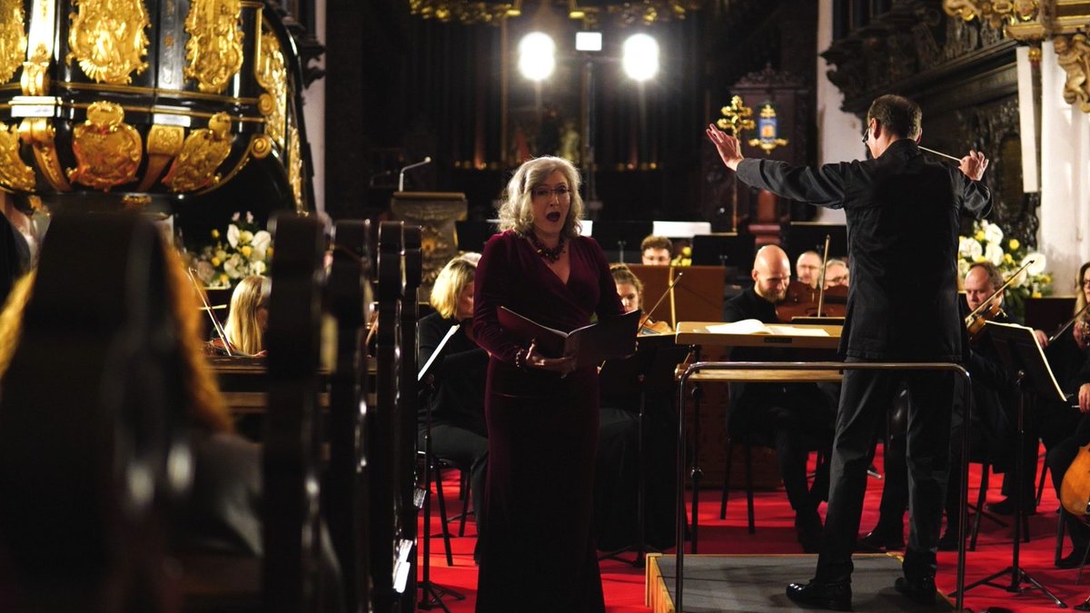 Wpisując się w rok jubileuszu w archikatedrze miał miejsce Koncert symfoniczny – „100-lecie Archidiecezji Gdańskiej”. 
Orkiestra PFB pod batutą G.  Tchitchinadze z sopranistką
A. Zamojską zaprezentowali dzieła klasycznych kompozytorów muzyki religijnej - W.A. Mozarta i J. Haydna