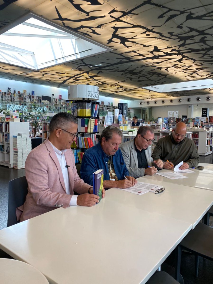 *Venezuela y Fondo de Cultura Económica de México firman convenio por la lectura en Nuestra América*  _El Ministerio del Poder Popular para la Cultura de Venezuela (MPPC) y sus entes adscritos Centro Nacional del Libro (Cenal) y Monte Ávila Editores Latinoamericana firmaron un