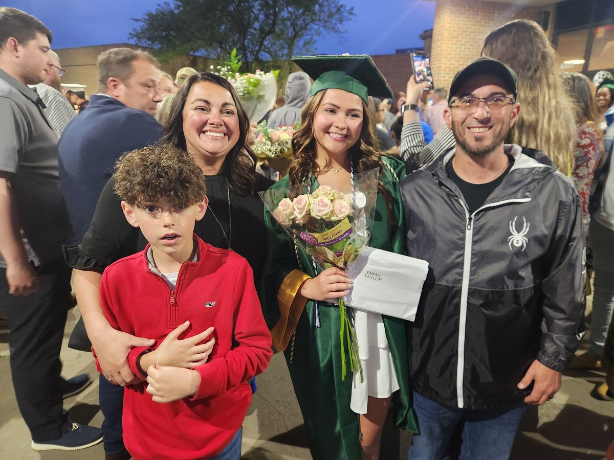BuckeyeBilly4t's tweet photo. Today, my baby girl gets the keys to her own place!! Her and her boyfriend are getting an apartment together. Although I am so happy and proud of her my heart hurts she is not a baby anymore! Trying not to cry in front of her is harder than expected. #ProudDad #SadDad https://t.co/RROfLBvFf6