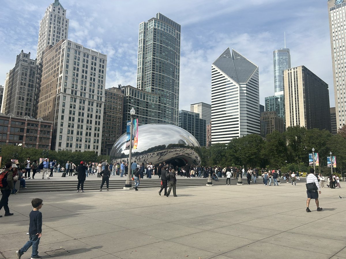 mrsma1990's tweet photo. Ate a Chicago hot dog at The Bean. #ItIsAGoodDay https://t.co/gmwEsBOkPq