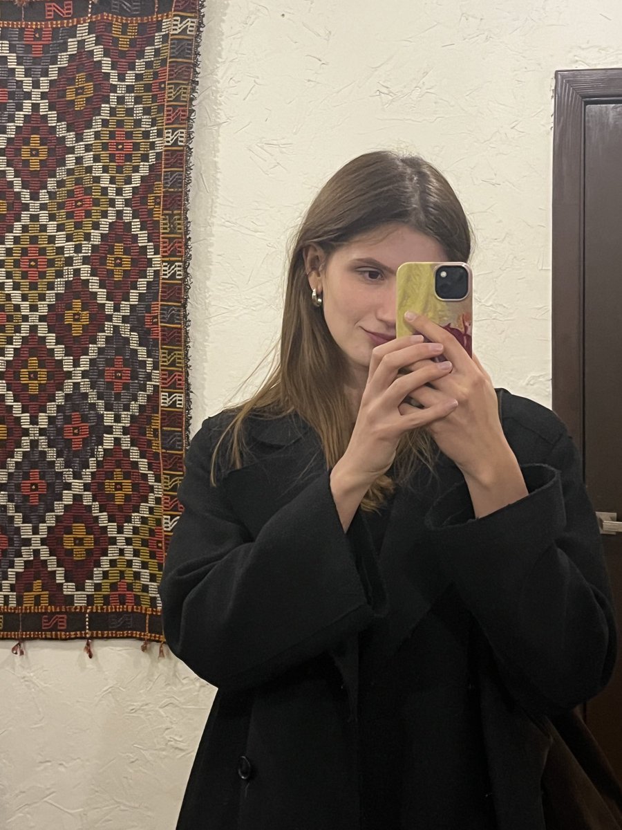 дівчинка оля трохи болю tweet media