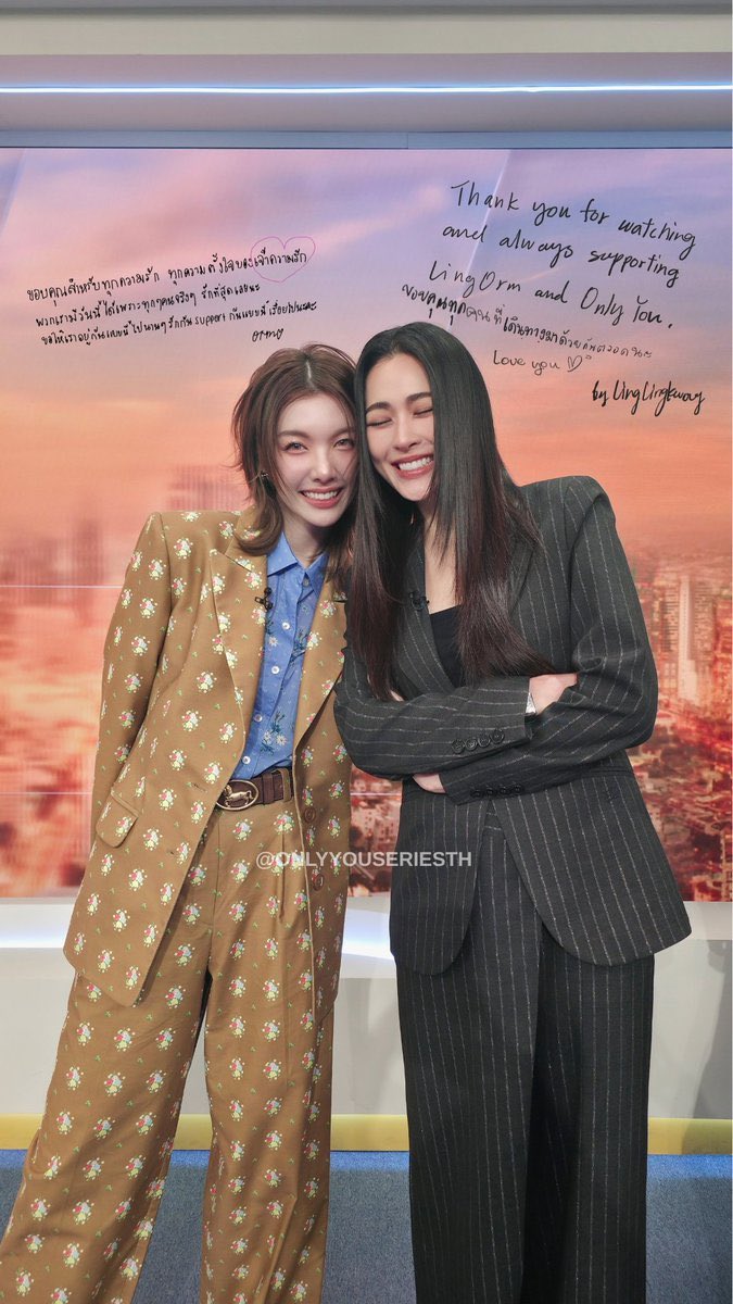 KMayaKwangbae's tweet photo. LINGORM ONLY YOU FINAL EP 
#เพียงเธอตอนจบ

Thank you for watching and always supporting LingOrm and Only You.
ขอบคุณทุกคนที่เดินทางมาด้วยกันตลอดนะ
Love you ❤️
By lingling kwong

ขอบคุณสำหรับทุกความรัก ทุกความตั้งใจของเจ้าความรัก 
พวกเรามีวันนี้ได้เพราะทุกคนจริงๆ รักที่สุดเลยนะ
ขอให้เราอยู่กันแบบน���้ไปนานๆ รักกัน support กันแบบนี้ไปเรื่อยๆนะคะ
By Orm