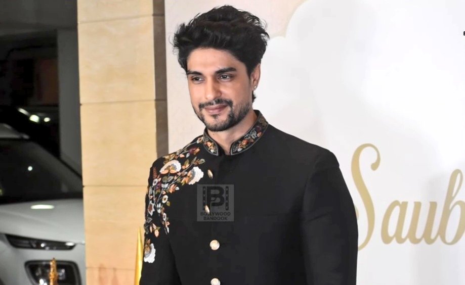 YUVNA_'s tweet photo. Ankit Gupta on the red carpet!!!

#AnkitGupta #DiwaliParty https://t.co/8HjBlTMUWn