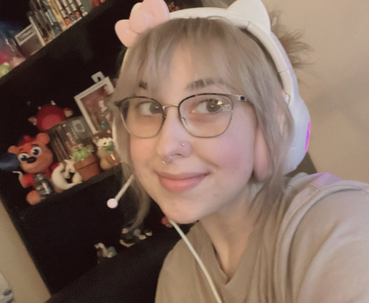 eggsyrupp's tweet photo. hey, i’m quinn ♡ 

i stream cozy games, horror games, and whatever scratches my brain.
a chat, lurk, or follow is always appreciated!
(the cats run the channel 🐾)

https://t.co/AHNBdbDbSg https://t.co/ieGGux97g3