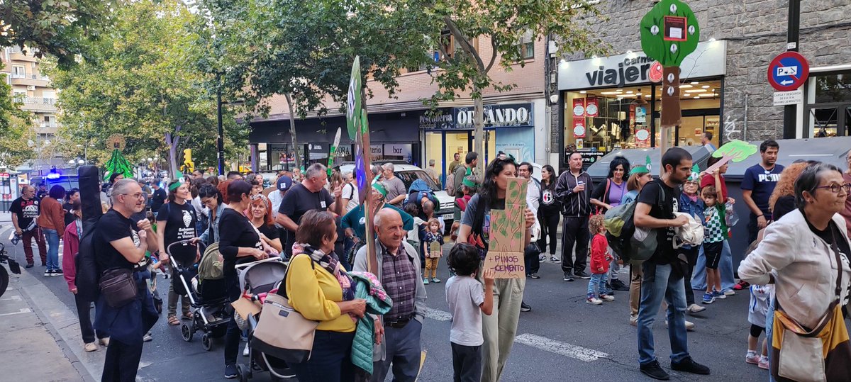 Continúan las  Fiestas del Pinar con que los vecinos y vecinas defienden esta arboleda tan querida de los planes del PP

SALVEMOS LOS PINARES DE VENECIA‼️
✊🏾🌲🌲🌲🌲🇵🇸🙃
