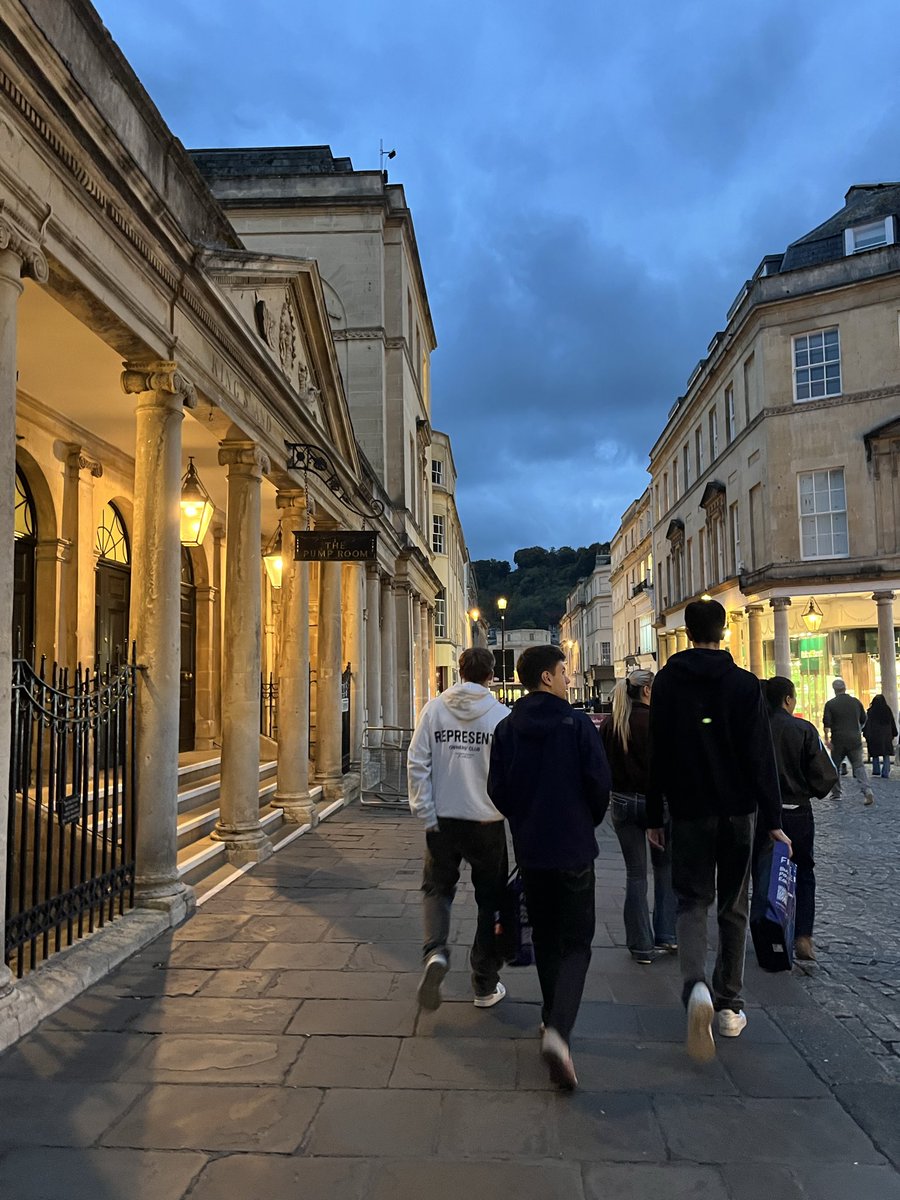 axeleric's tweet image. Pulang kerja hari ini rasanya lega bgt, manager gw baikkk parah padahal gw banyak ga ngertinya 🥹