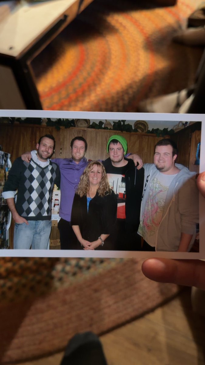 aM kaRmy tweet media