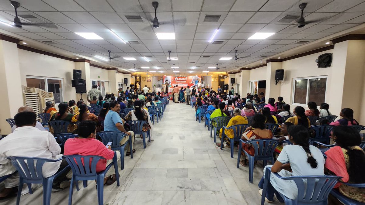 கோவை மக்கள் சேவை மையம் சார்பில், தந்தையை இழந்து தாயின் அரவணைப்பில் வளரும் 100 பெண் குழந்தைகளுக்கு, தீபாவளி திருநாளை முன்னிட்டு புத்தாடைகள், இனிப்புகள் மற்றும் பட்டாசுகளை வழங்கினேன்.

2020 ஆம் ஆண்டு தொடங்கப்பட்ட "மோடியின் மகள்" என்ற இத்திட்டம், ஆண்டுதோறும் நடத்தப்பட்டு, இன்று