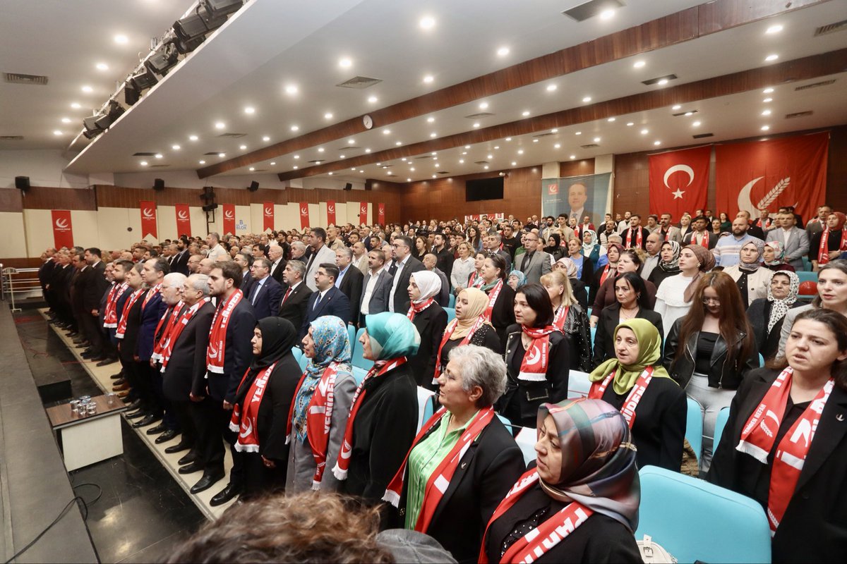 Teşekkürler İzmir...
Genel Başkanımız Dr. Fatih Erbakan’ın teşrifleriyle gerçekleştirilen İzmir 3. Olağan İl Kongremiz büyük bir coşku ve heyecanla gerçekleştirildi...
İl Başkanımız Cemal Arıkan ve kıymetli yönetimini tebrik ediyoruz... 🇹🇷♥️👍