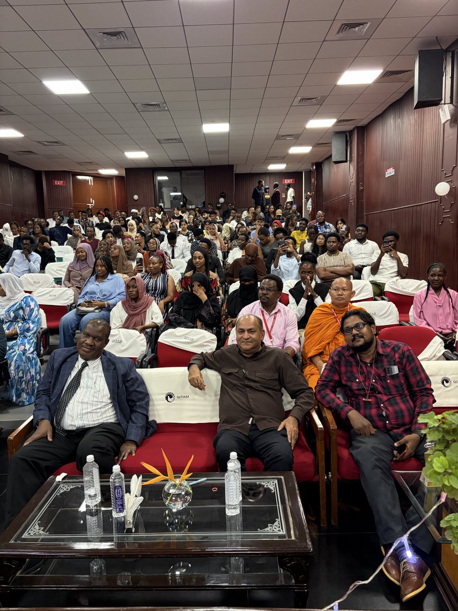 RajeshChaplotUG's tweet photo. Celebrating Uganda’s Independance day at Gitam University , Vishakapatnam India with around 200 students gathered from all over India Under the banner of Association of Uganda’s students in India ( AUSI), where I am the Patron. https://t.co/BnCdWnv9VH