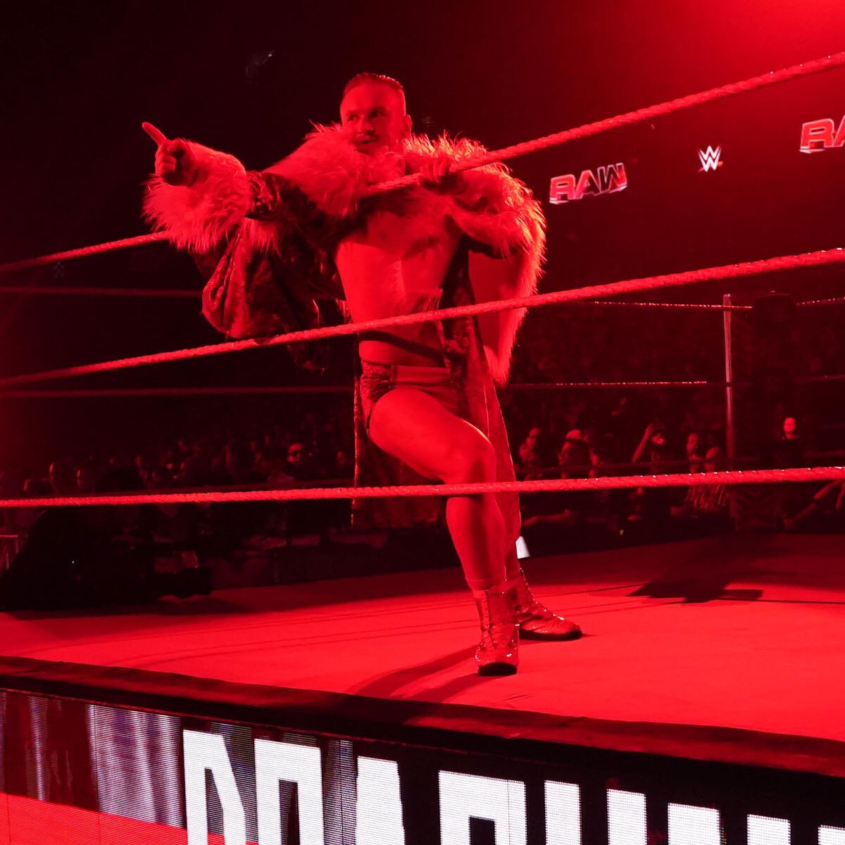 Maybe tonight is the night..

🐉 

#SmackDown