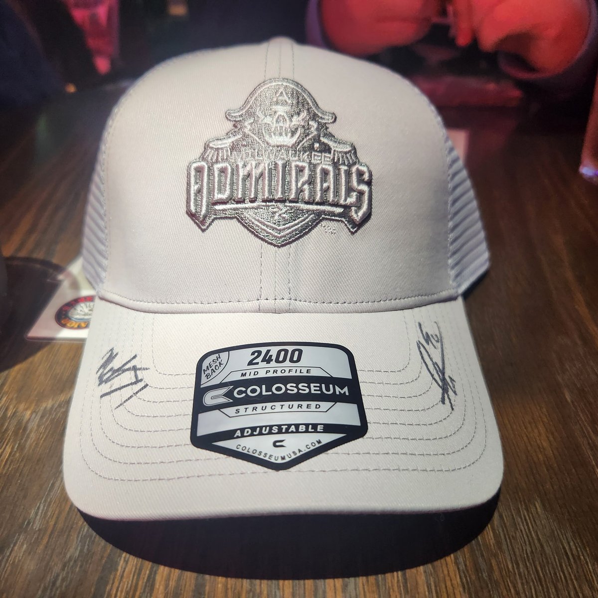 The_Pred_Head's tweet photo. Shoutout to @ed_swab for snagging the newest hat in the #hatstats lineup!
After telling me that they were going to the #milhockey STH event and asking if I wanted any specific guys, I thought it would be special to get Wood and Moly’s autos on a hat since I saw them drafted! 😄 https://t.co/nqkHxA7nIY