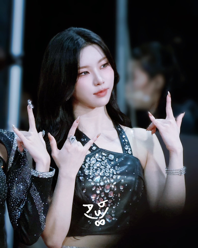 A_Abu613's tweet photo. #GENBLUE 
[251017]

60회 GBA 금종장 레드카펫🌟🖤

#BADASS 
#젠블루 #幻藍小熊 @GENBLUE_ten 
#AYEON #아연 #阿勇 https://t.co/2KUTB8hoRj
