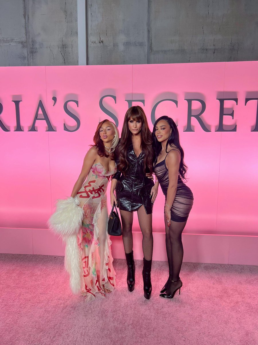 DIDIJ_OFFICIAL's tweet photo. Thank you for having me @VictoriasSecret It was a dream!! 🩷 https://t.co/RoueuT17xr