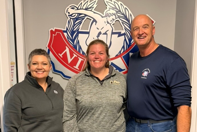 We had a lovely surprise visit from Marie Doan, and she came with cookies in hand 🤩 Always fun to have a member pop in and say hello. Happy Friday, everyone!