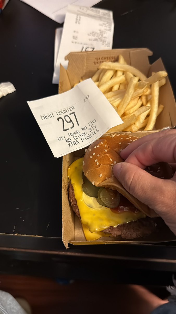socrdiva11's tweet photo. @McDonaldsCanada seriously….the place wasn’t even busy, i get home and there’s cheese on my no cheese 🤦🏻‍♀️ https://t.co/SWNUCv738z