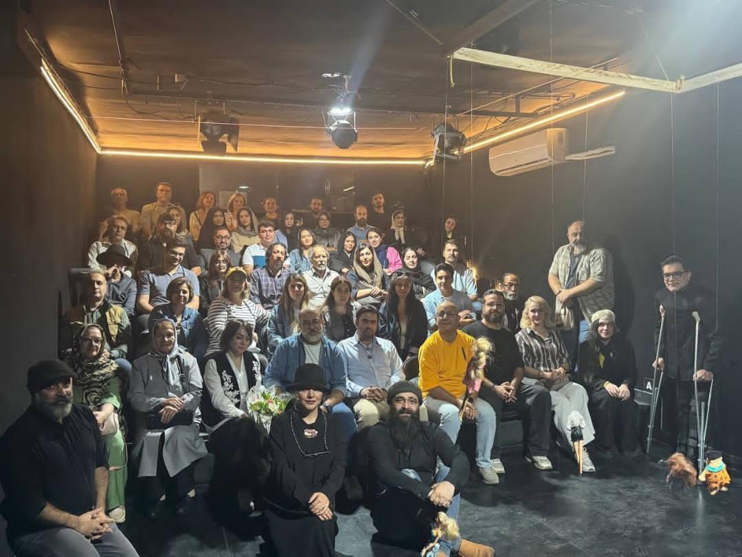 mtrsolia's tweet photo. روزمونو با دیدن  تئاتر گذروندیم😍 https://t.co/UqCCIAG8Pu