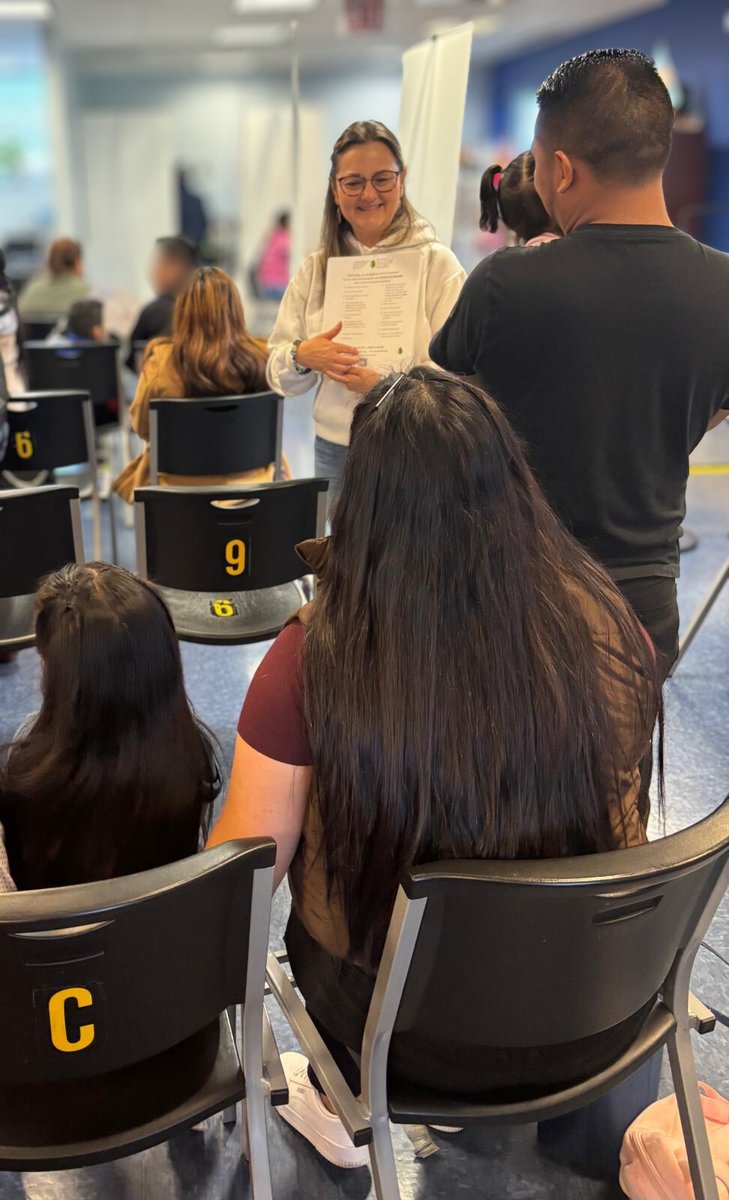 FLAPIllinois's tweet image. This week, @FLAPIllinois was present at @ConsulMexCho, @CecuChicago, and @ConsGTChicago conducting community outreach &amp;amp; education.

Through KYR presentations, they are sharing legal rights information with low-wage workers, offering support to communities during uncertain times.