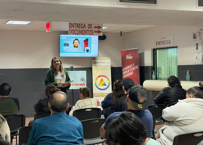 FLAPIllinois's tweet image. This week, @FLAPIllinois was present at @ConsulMexCho, @CecuChicago, and @ConsGTChicago conducting community outreach &amp;amp; education.

Through KYR presentations, they are sharing legal rights information with low-wage workers, offering support to communities during uncertain times.