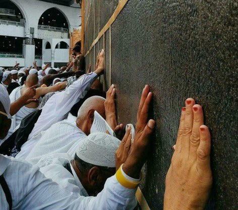 suleiman_wzr's tweet image. May we not die without visiting the holy land of Makkah ❤️ touching the kaaba is every muslim’s dream 🥹
Retweet and drop Ameen ❤️
