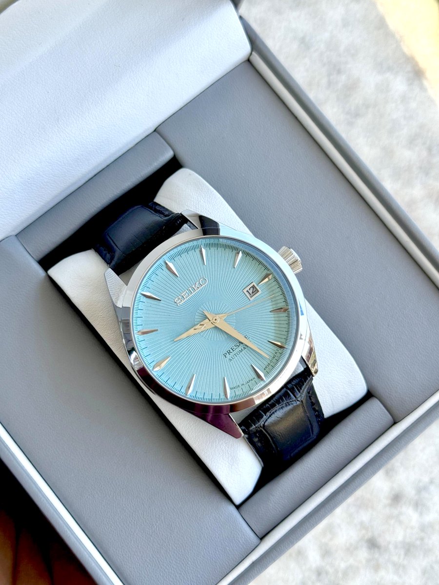 UgWatchplug's tweet photo. Stand out in every meeting, Elegant Bold Timeless.
Shop your next watch in Kampala.

Call or whatsapp - +256 771 328 924. https://t.co/jmdLZlH9i2