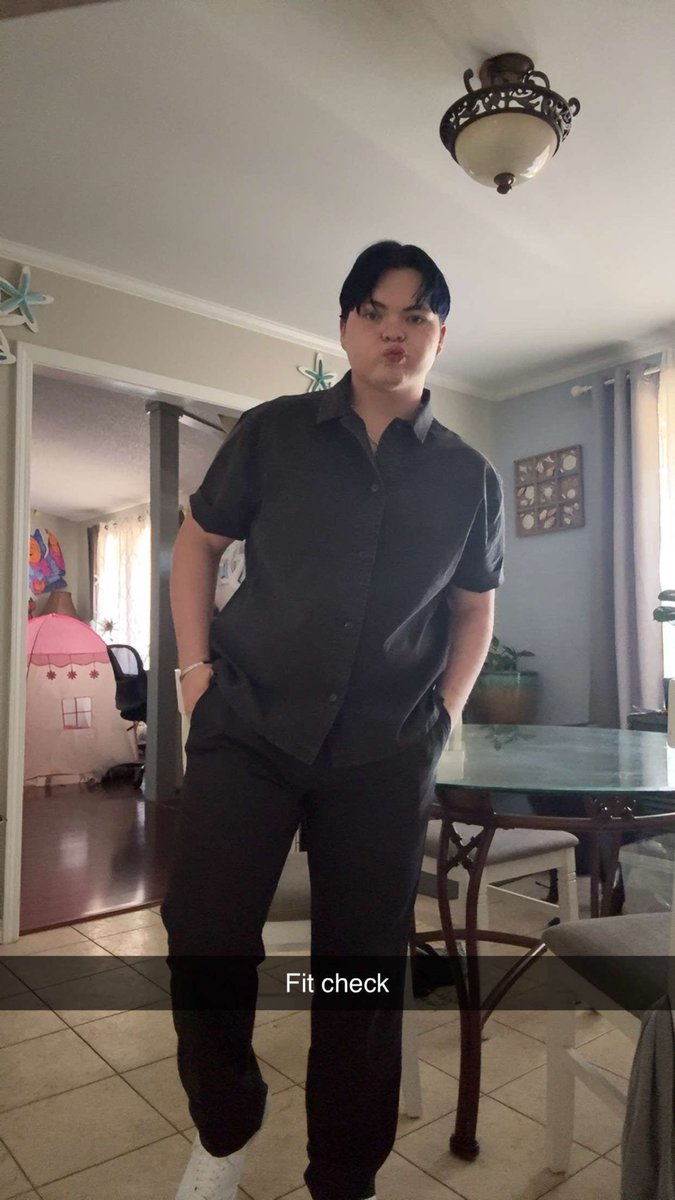 Live now, apex time 

Twitch.tv/Paytonics