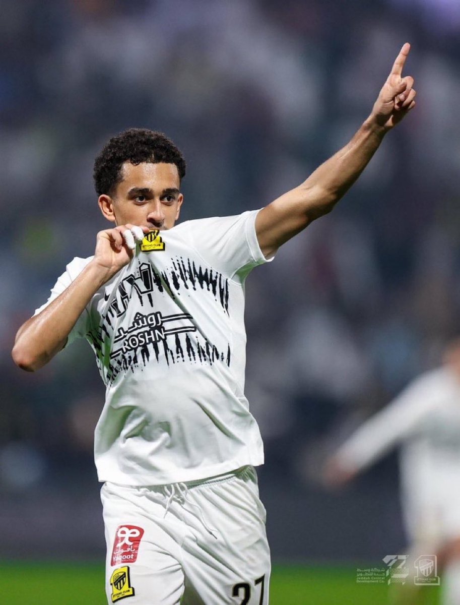 أحمد الغامدي يثبت يوم بعد يوم إنه موهبة كبيرة ظلمها سوء التوظيف، واليوم رجع وذكّر الجميع بقيمته الحقيقية 🔥

نزل بديل، صنع الفارق وسجل، وبعدها اضطر يرجع يغطي مركز الظهير بدون ما يهتز مستواه، بالعكس كان أحد نجوم المباراة 👏💛🖤

هذا اللاعب يمتلك روح، شخصية، وموهبة نادرة تستحق فرصة