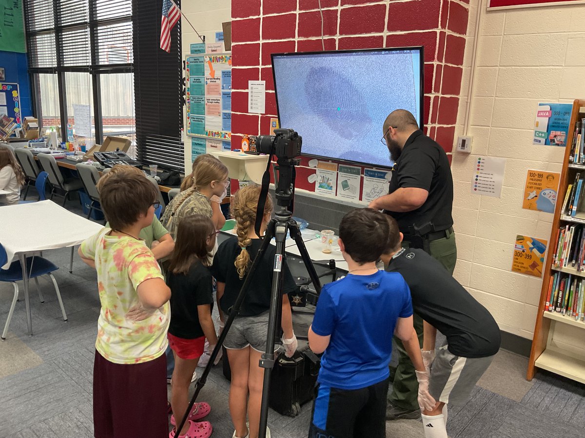 Mrs. Spencer's library classes were treated to some special guests who helped them understand investigative techniques. Investigator Shouse and Investigator Hammond  spoke to students about evidence collection, specifically regarding fingerprint gathering and photography.