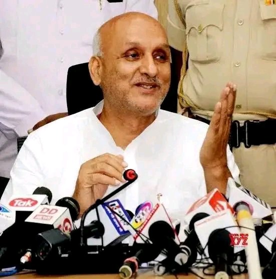 इनको भूल तो नहीं न गए हो आप लोग??
डोमिसाइल हटाने के बाद दिया हुआ इसका बयान हमेशा दर्द दे जाता है।
▶️RJD ने इसे मधेपुरा से उम्मीदवार बनाया है।
▶️ इसका दिया हुआ,दर्द कितने अभ्यर्थी के भविष्य को बर्बाद कर दिया है।
▶️ अब समय आ गया है ,इसको भी हम लोग अयोग्य घोषित कर दें।