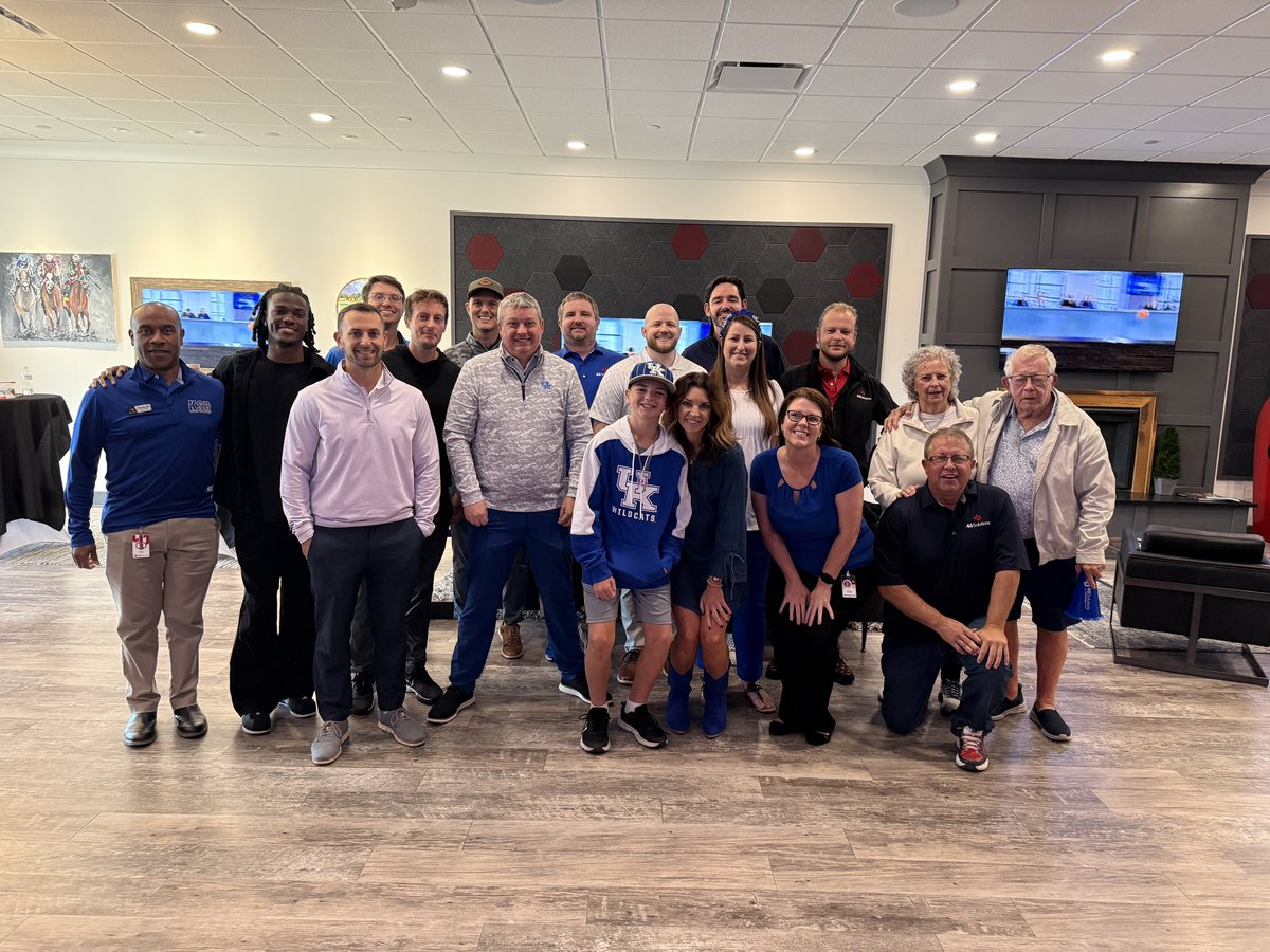 46_solutions's tweet photo. Great crowd and great energy at the Showroom today! Always so fun hosting @KySportsRadio @ShannonTheDude @DrewFranklinKSR @ryanlemond @BillyRsports @MarioMaitland_3 https://t.co/FhCSdHvqlb