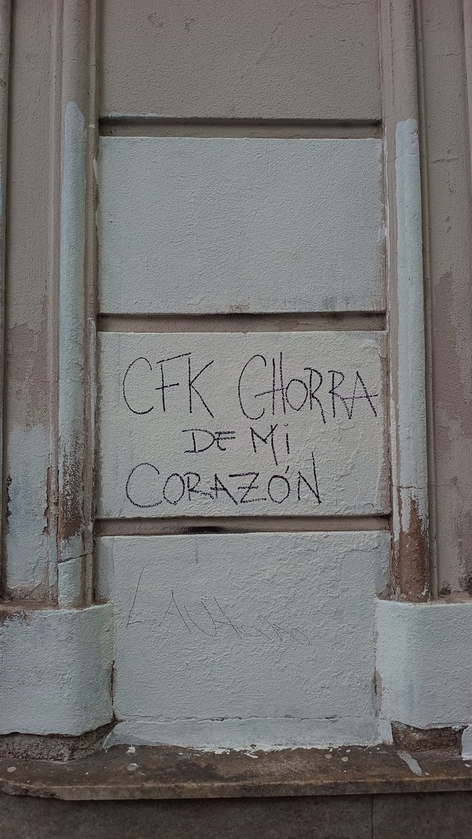 Hola <a href="/CFKArgentina/">Cristina Kirchner</a> te deje un mensajito en San José 💋