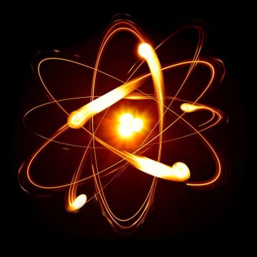 DiegoSanchexX's tweet image. Hace 70 años, una mujer DESCUBRIÓ la fisión nuclear.
Pero su colega masculino le ROBÓ su trabajo y ganó el Premio Nobel.
Huyó de la Alemania nazi con las manos vacías y murió sin decir palabra.
Así es como el mayor robo de la ciencia ENTERRÓ el nombre de Lise Meitner en la…