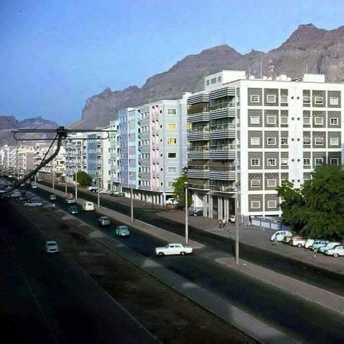 حدث في مثل هذا اليوم 1985م
أعلنت منظمة اليونسكو أنَّ جمهوريه اليمن الديمقراطيه الشعبيه  تحتل المرتبة الاولى  في  شبه الجزيرة العربية من حيث التعليم، وأنَّ نسبة الامية فيها  2%
كما أعلنت منظمة اليونسكو خلو عدن من الامراض المدارية المعدية،  وأنها رابع  عاصمة في النظافه. والنظام