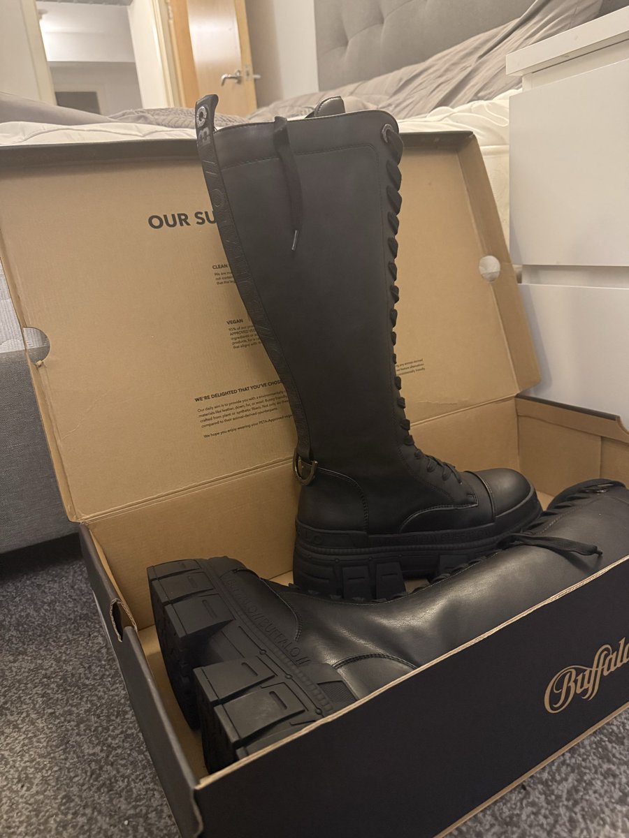 eve 🖤🤘🏼 tweet media