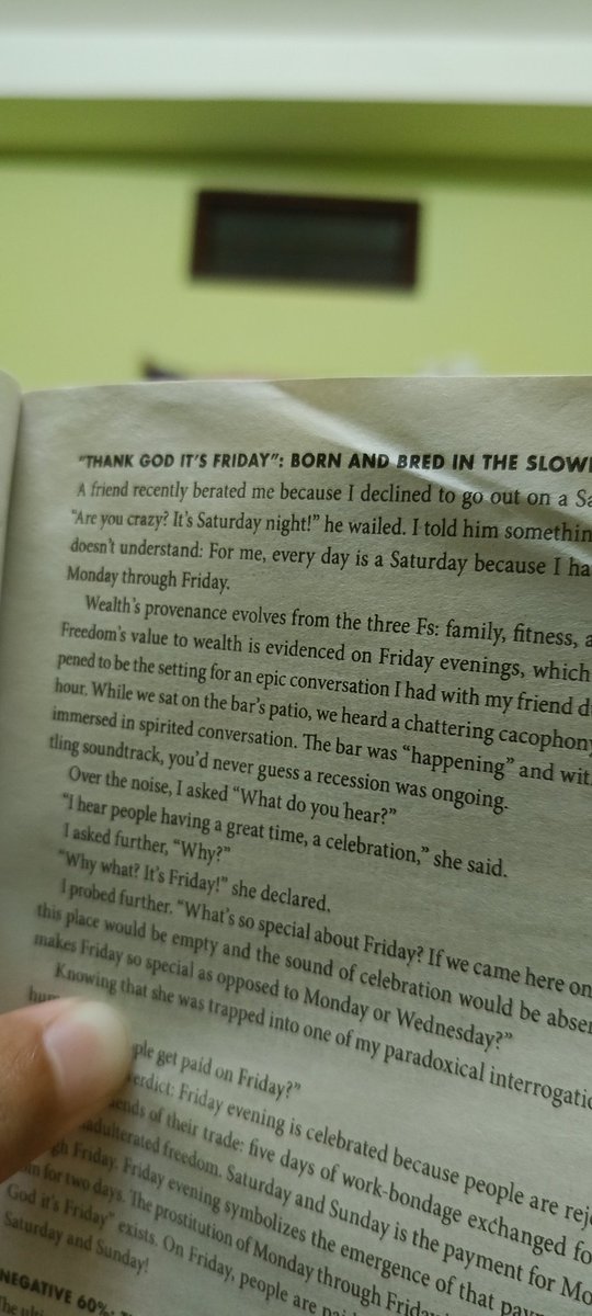 Pongngam5's tweet photo. When reading hits differently with the playlist on shuffle — Friday feels.🎧📖 Late night alone with words. https://t.co/BCnFOIJWur