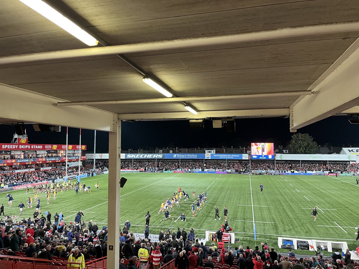 devsglos's tweet image. Warm up lap done. Big crowd in. Local derby night....Gloucester v Bristol live now ⁦@BBCGlos⁩ #GallagherPrem #GLOvBRI