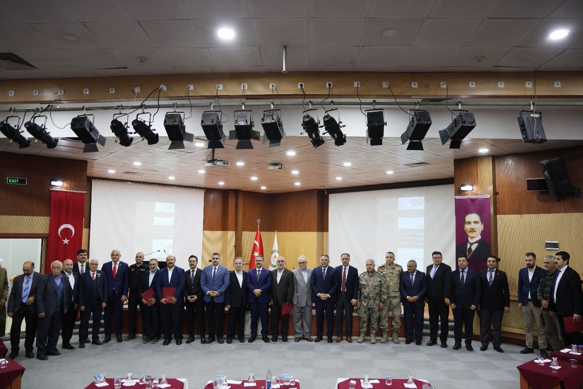 Iğdır Üniversitesi (@igdir_uni) on Twitter photo Üniversitemiz, toplumsal barışa katkı sağlamak ve terörle mücadelede bölgesel iş birliğinin önemine dikkat çekmek amacıyla önemli bir panele ev sahipliği yaptı.
Haberin devamı için: igdir.edu.tr/blog/haberler-…
<a href="/EkremGurel/">Prof. Dr. Ekrem Gürel</a> Üniversitemiz, toplumsal barışa katkı sağlamak ve terörle mücadelede bölgesel iş birliğinin önemine dikkat çekmek amacıyla önemli bir panele ev sahipliği yaptı.
Haberin devamı için: igdir.edu.tr/blog/haberler-…
<a href="/EkremGurel/">Prof. Dr. Ekrem Gürel</a>
