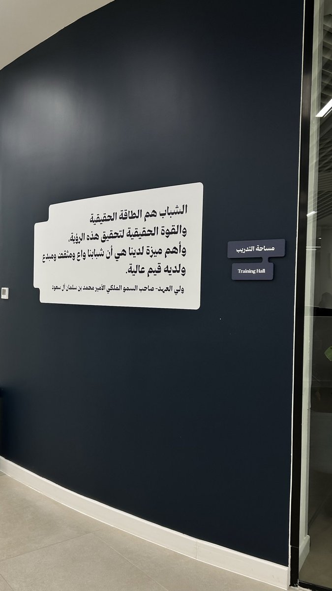 How i looove cyber girlies 🩶💕