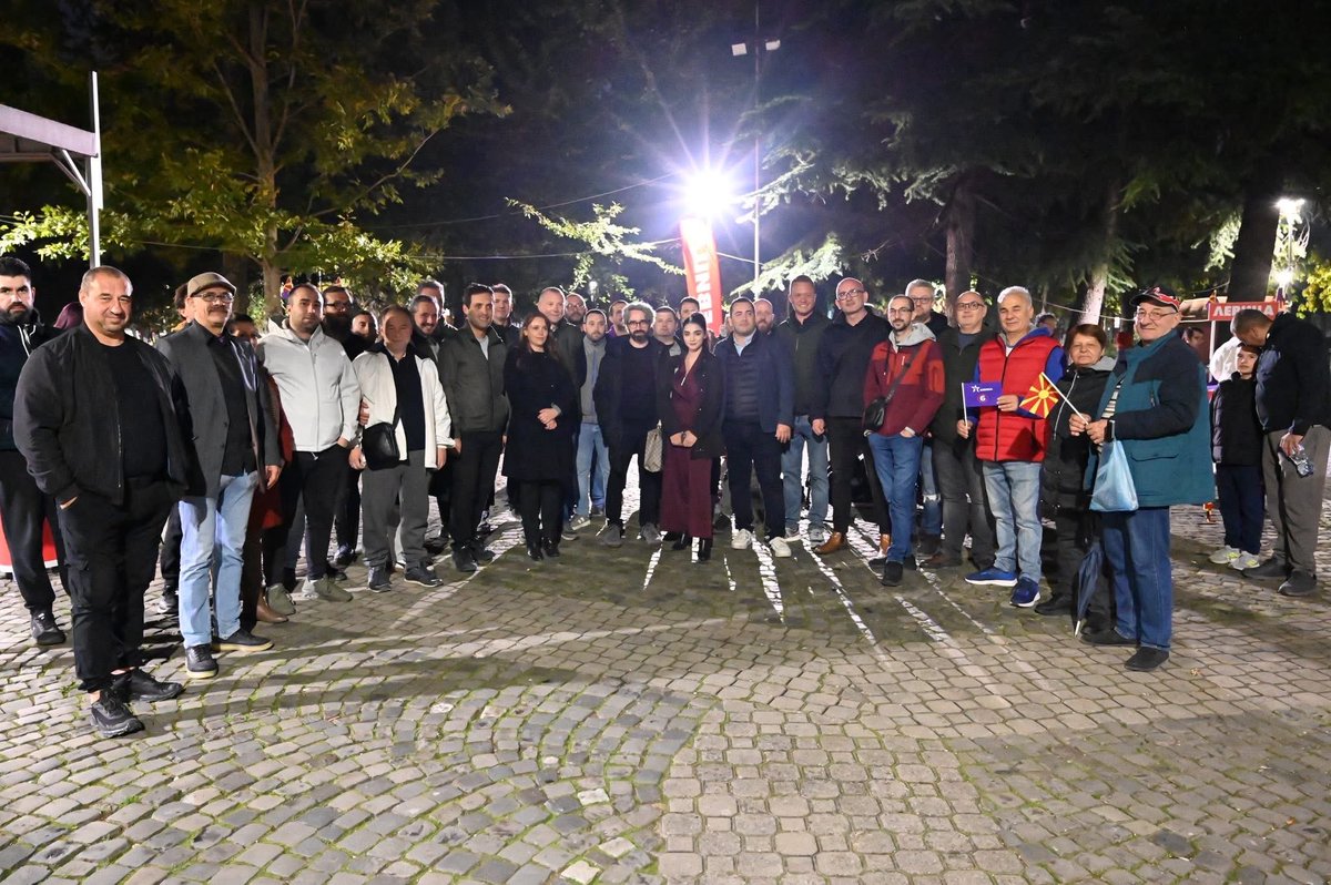 💜Во рамки на теренските активности, лидерот на #Левица, проф. д-р Димитар Апасиев, заедно со кандидатот за градоначалник на Град Скопје, Амар Мециновиќ, оствари средби со граѓаните во општините Гази Баба и Ѓорче Петров.

#Заокружи6
#НародотСЕГА
#ГазиБабаСЕГА
#ЃорчеПетровСЕГА