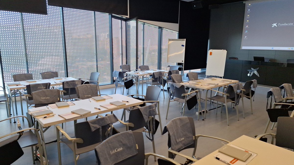 lallumalesones's tweet photo. Hoy y mañana tenemos #HelloMath @Educaixa simultáneamente (en este marco de referencia inercial) en Sevilla y Zaragoza.
Intenso pero como siempre emocionante.
Gracias a todos los equipos de @CaixaForum Sevilla y Zaragoza y por supuesto a los bravos ponentes y docentes!
@lamunix https://t.co/G5lwoLTVnF