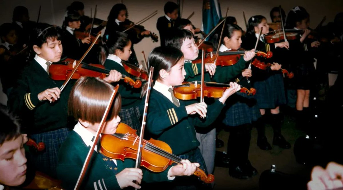 CARTA AL DIRECTOR|🎻 Jorge Peña Hen

El 16 de octubre se estableció como el Día de las Orquestas Juveniles e Infantiles de Chile, en homenaje al maestro Jorge Peña Hen, fundador del movimiento orquestal infantil en el país y pionero en Latinoamérica
elmostrador.cl/noticias/opini…