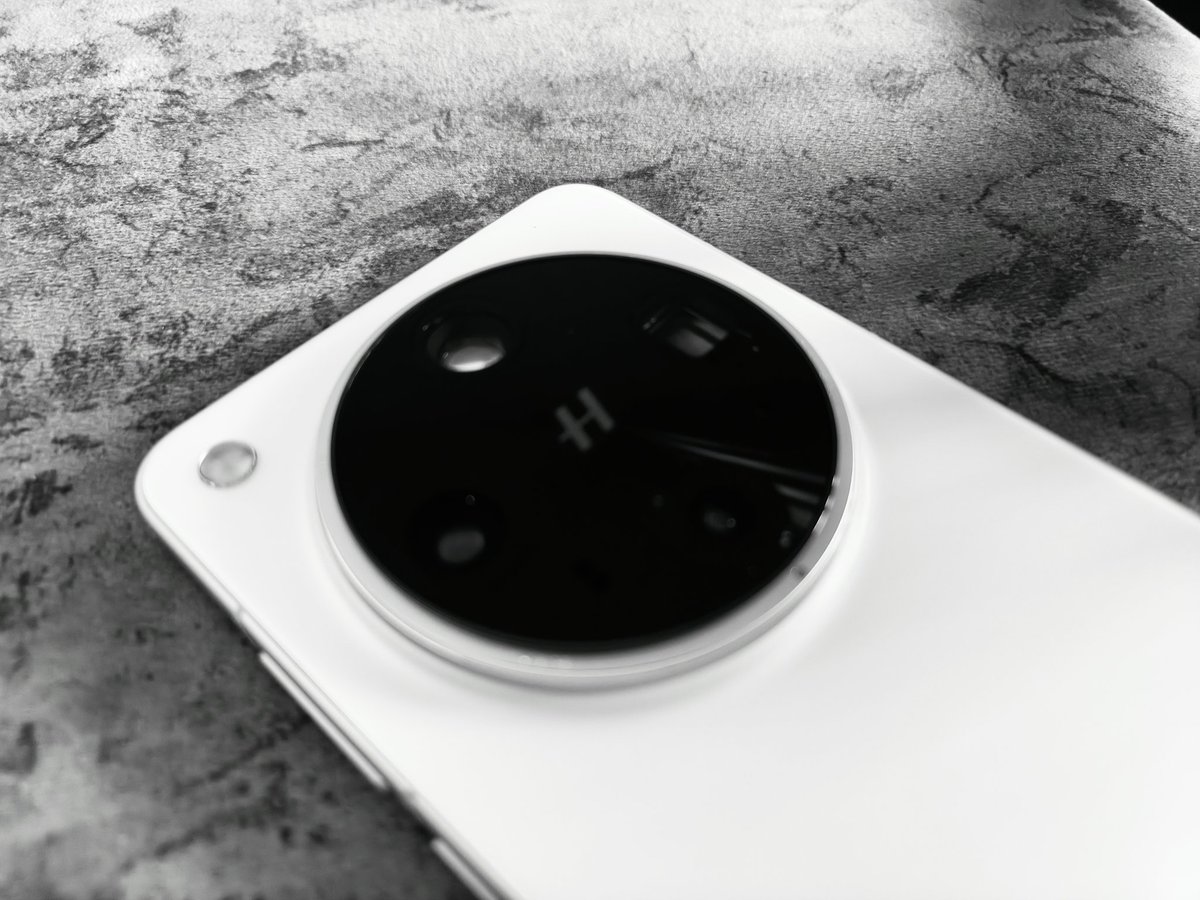 mahfoozceecy's tweet photo. Find X8 Ultra 🔥 
@oppo https://t.co/95YH3avYQz