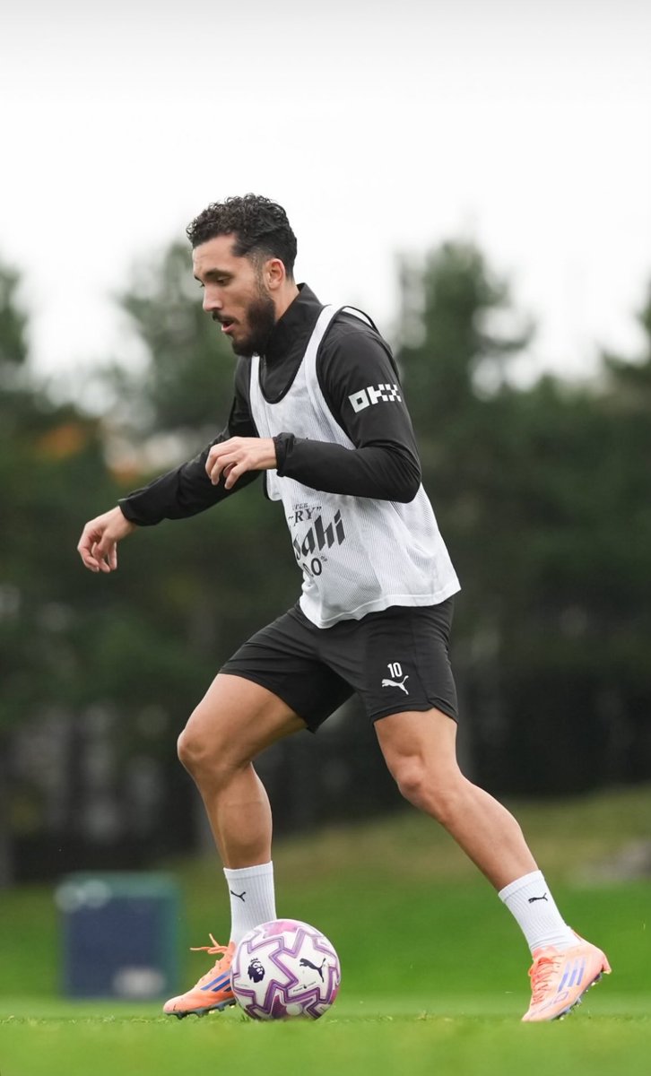 TheOwsletic's tweet image. ‼️Rayan Cherki is set to return to the Etihad after a long hiatus due to contacting the same ‘virus’ Kylian Mbappé had during #CWC.
The Man City forward is looking to get back to his best and want minutes against Everton. “Im confident that he is ready!”#MCFC
(@MikeKeegan_DM)