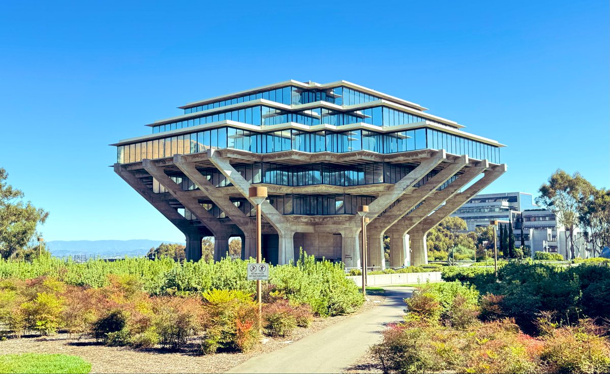 CGProgram's tweet image. The Geisel Library at @UCSanDiego. If that name sounds familiar, he was the man behind Dr. Seuss. #ucsdFW2025