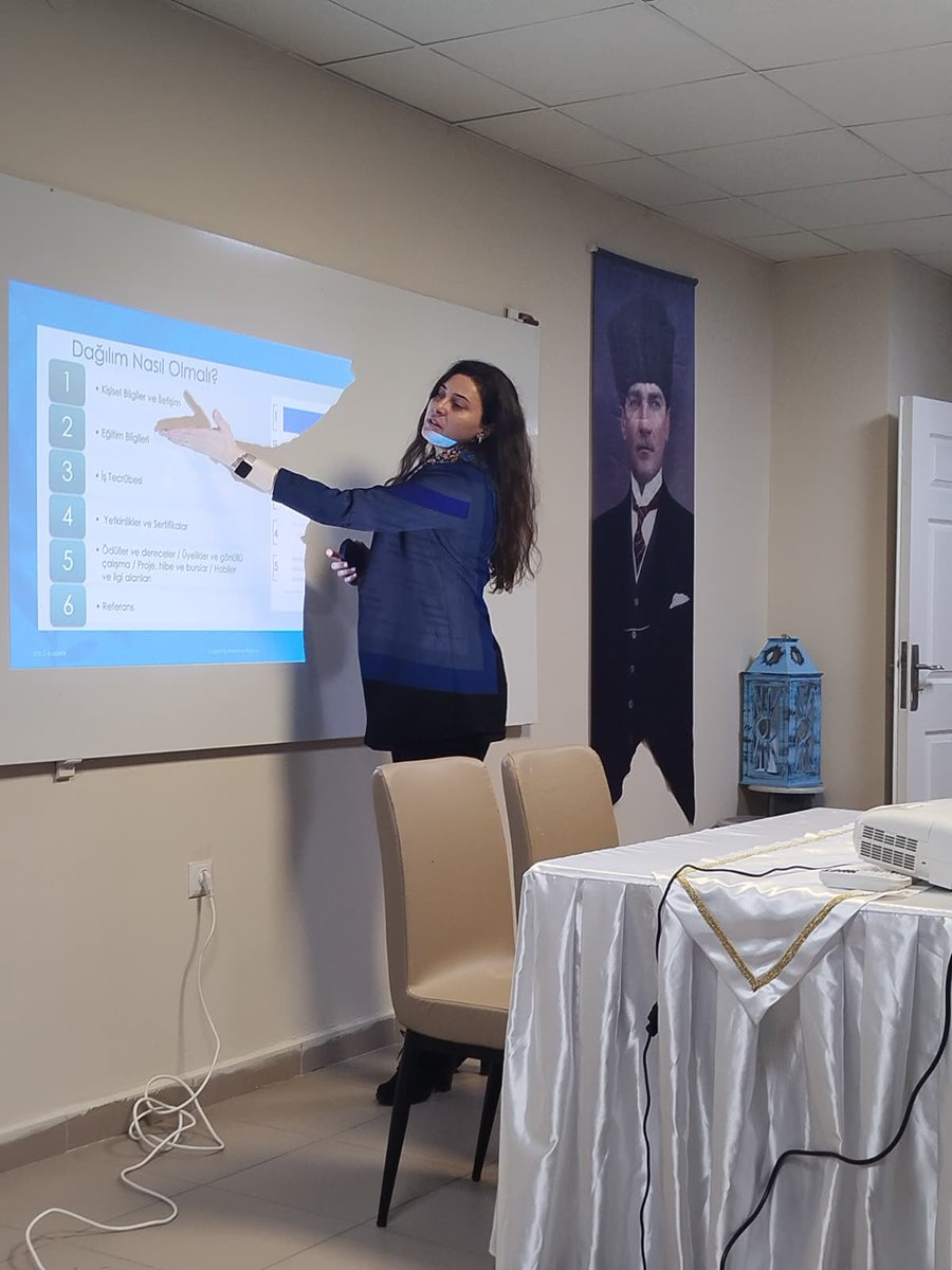 Mehmet Emin Tokadi Yurdu’nda Gaziosmanpaşa Üniversitesi KARMER’den Öğr. Gör. Dr. Aslı Şensoy bizlerleydi! 🙌
“CV Hazırlama ve İş Görüşmesine Hazırlık” eğitimiyle hem CV’lerimizi nasıl öne çıkarabileceğimizi öğrendik hem de mülakatlarda nelere dikkat etmemiz gerektiğini keşfettik.