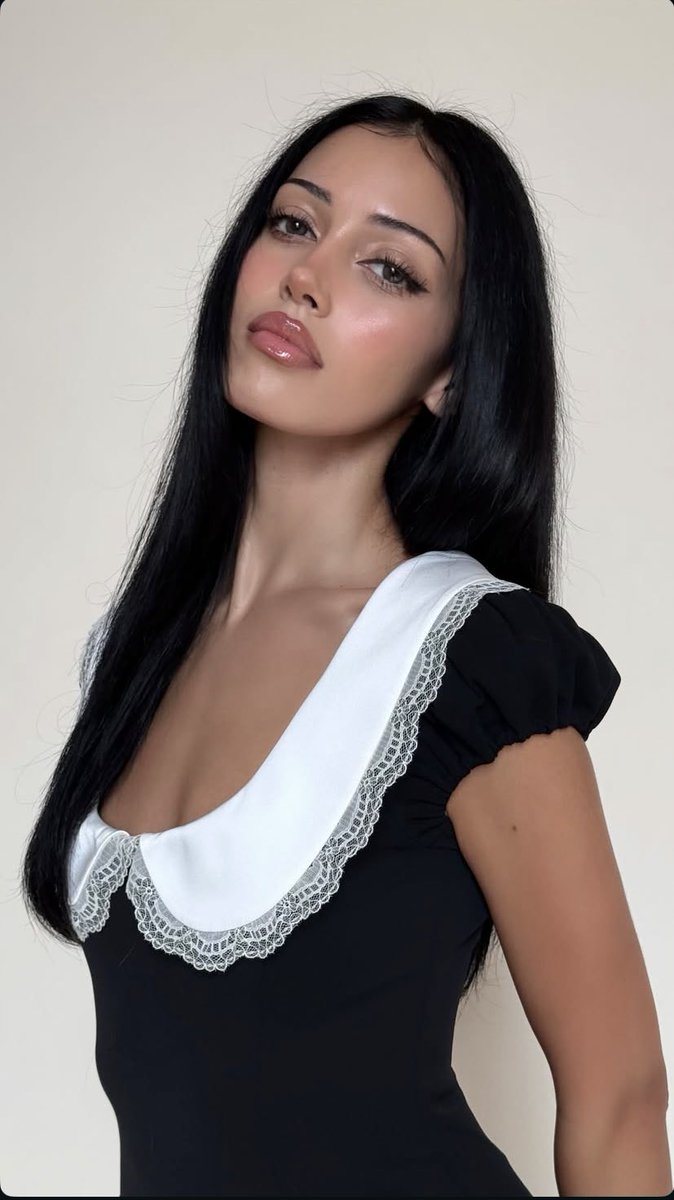 rosierpearl's tweet photo. cindy kimberly wearing loba https://t.co/CAVU9Cfhjq
